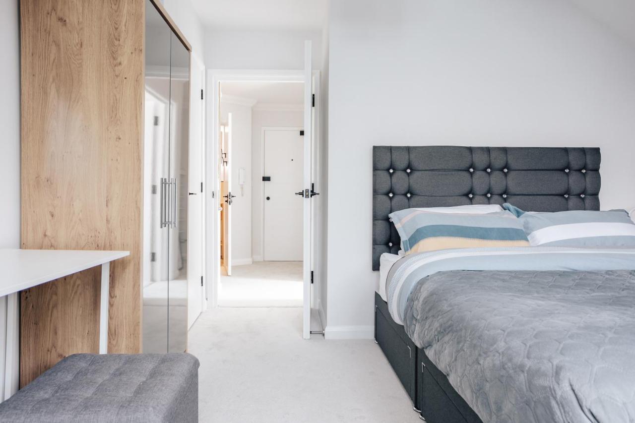 Luxury Central Apartment Sleeps 7 Guests With Free Parking And Netflix Bournemouth Exterior photo